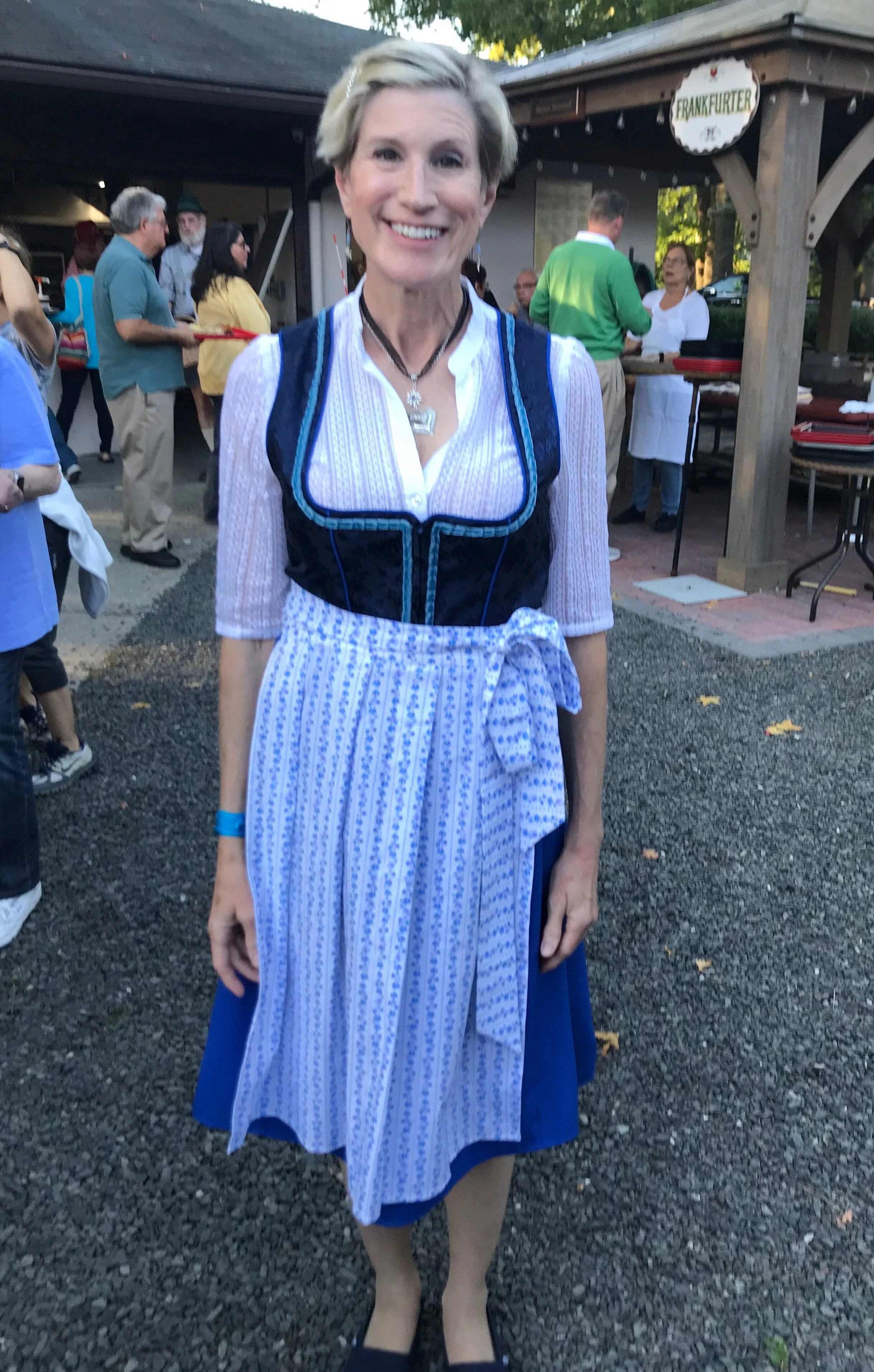 Lace V-Neck Dirndl Blouse w. Buttons
