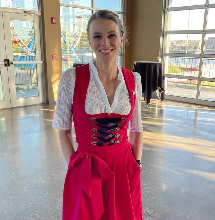 Lace V-Neck Dirndl Blouse w. Buttons